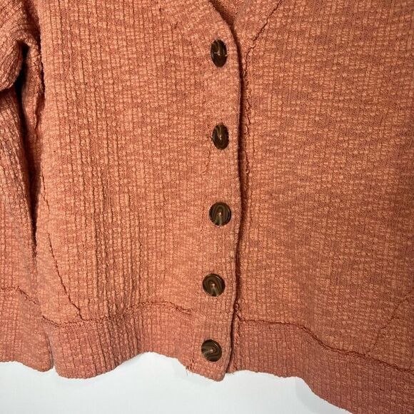 Two by Vince Camuto Peach Pink Vneck Button Up Top Blouse Textured - Picture 4 of 9